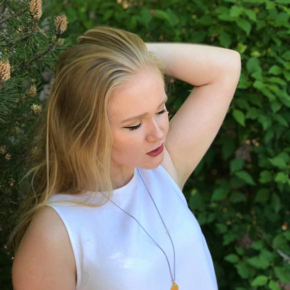 Meet your Posher, Jenay - Picture 2 of 3